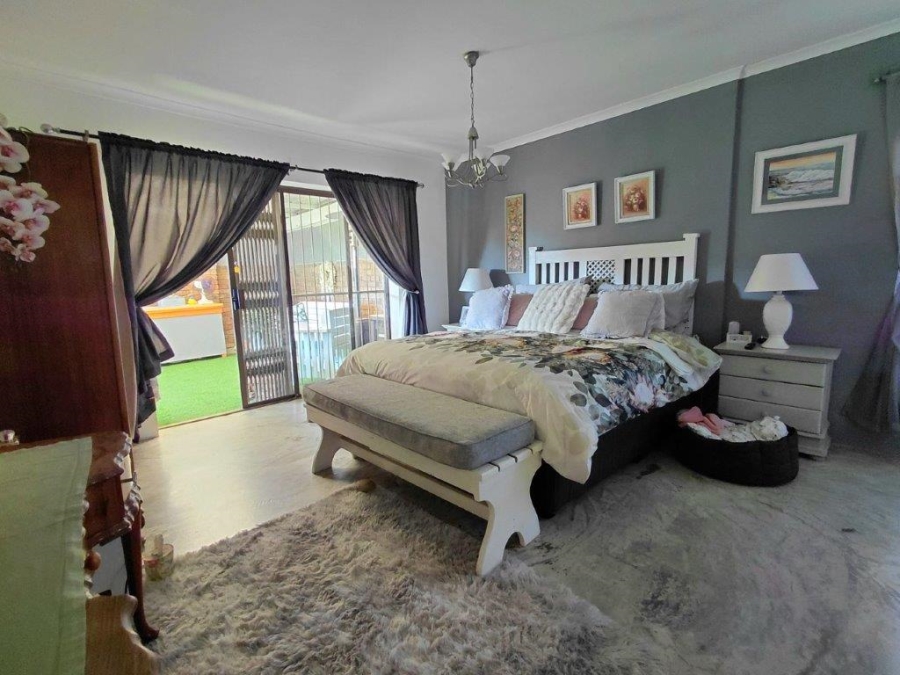 5 Bedroom Property for Sale in Winslow Western Cape